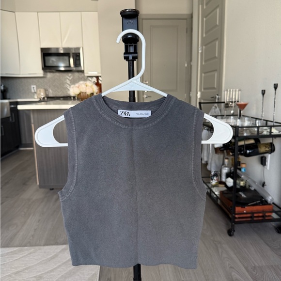 Zara Gray Sleeveless Top - Picture 2 of 3